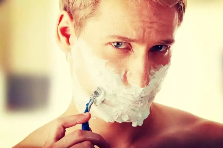 男生第一次刮胡子的最佳年龄,应该是多少岁?网友:长知识了!