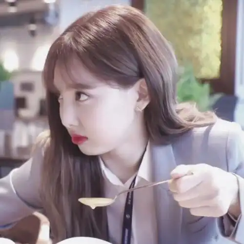 原图:小黄君 林娜琏头像