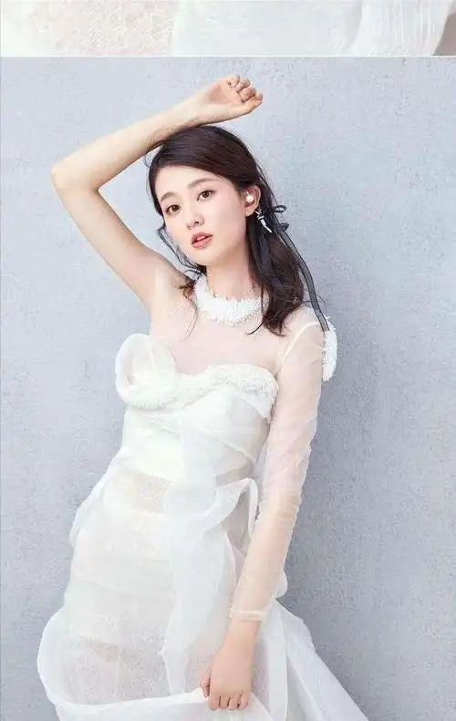 "豪门千金"乔欣:住3亿豪宅,背百万名包,她的背景有多牛?