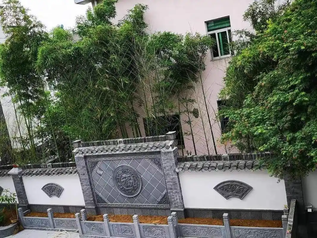 砖雕装饰的中式庭院围墙,优雅精致