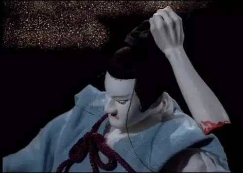 这是一个恐怖的日本人喜欢玩人偶