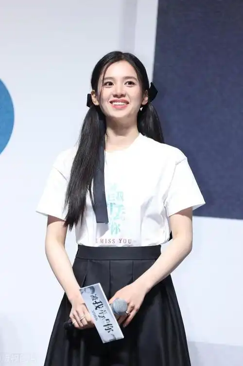 张婧仪这身材,这才是尤物啊!