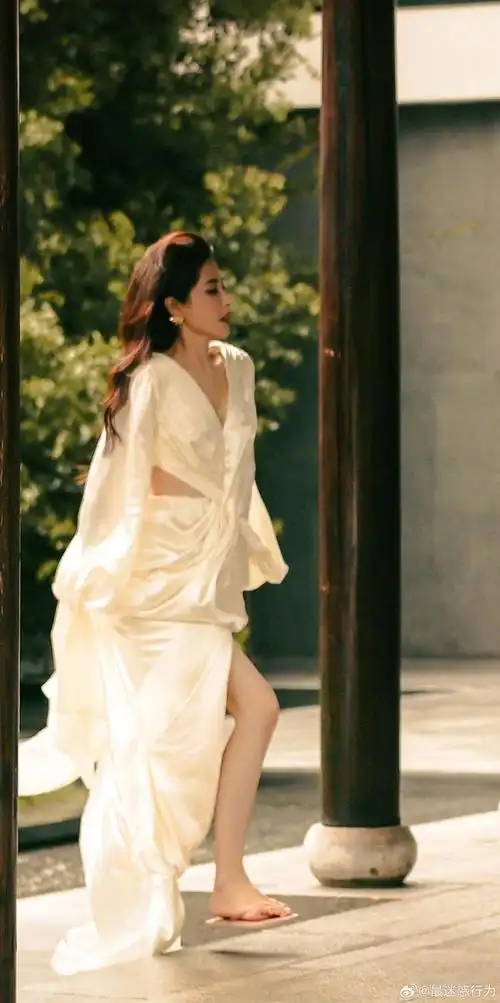 曾黎优雅迷人写真图集__财经头条