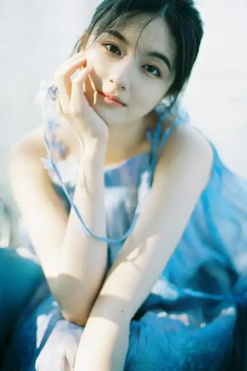 李兰迪留了长发