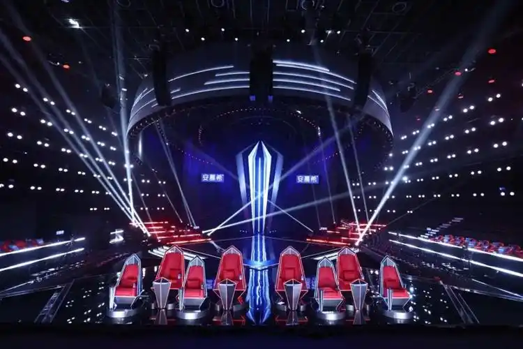 《2021中国好声音》十周年重磅回归,璀璨灯光造就钻石舞台