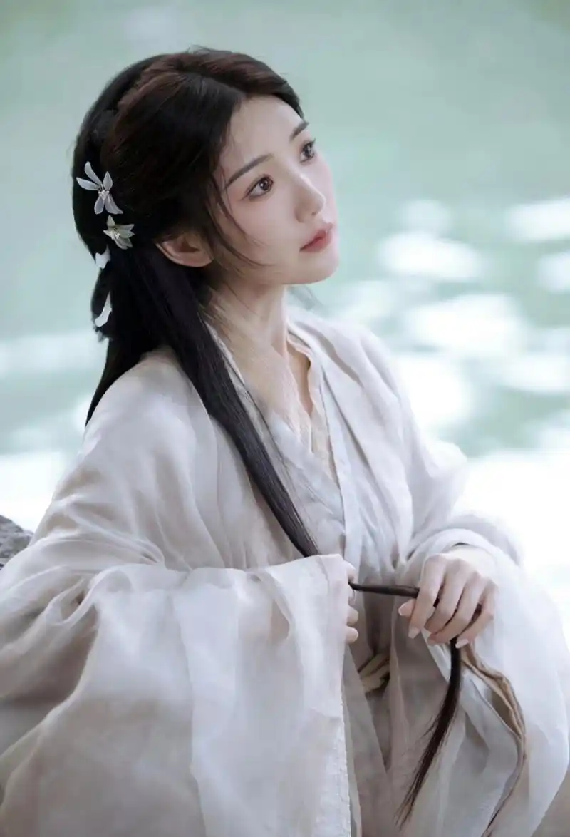 毛晓彤古装真的好美,终于可以看到美美的古装剧了,你是又美又柔!