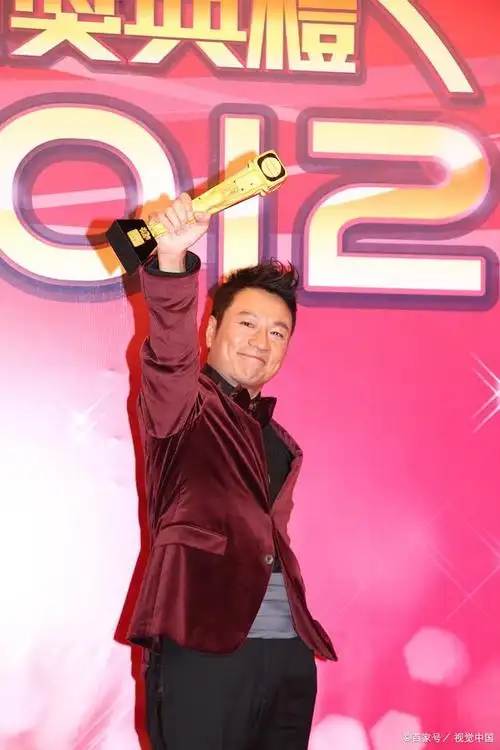 黎耀祥演退休武师反映父母心声冯素波大赞三届视帝仍未变初心!