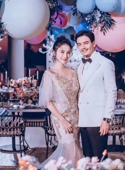 王凯的老婆 是谁 结婚照_王凯母亲合照