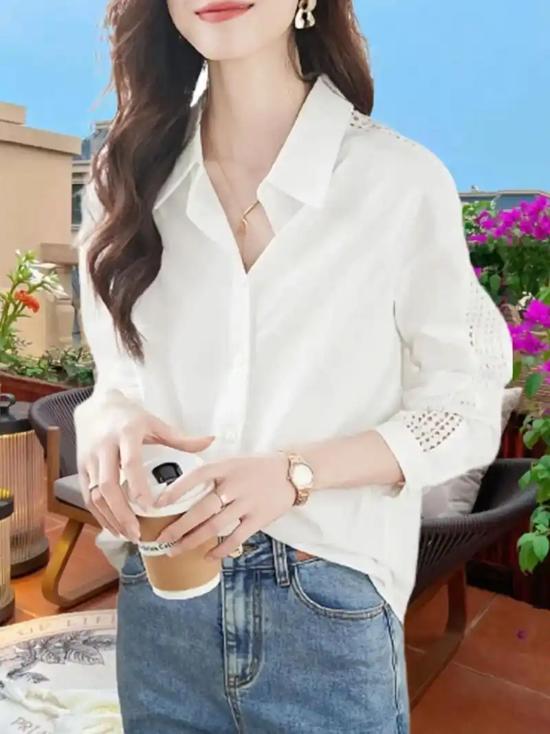 时尚又百搭白色衬衫.姐妹们,这款白色衬衫,时尚又百搭,关键特 - 抖音