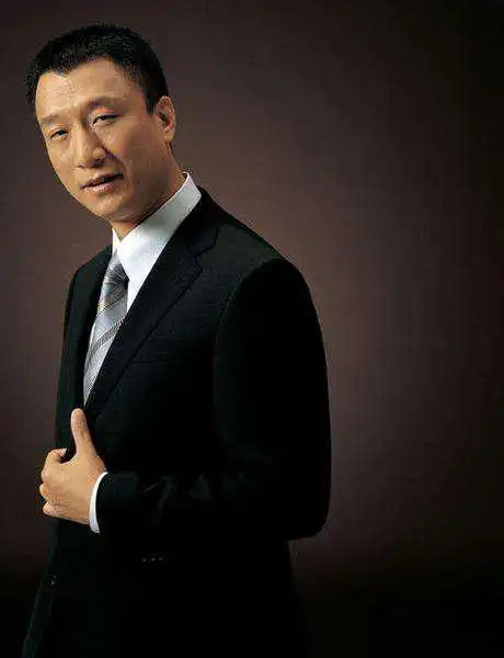 孙红雷霸气侧漏,看着有点坏坏的样子,其实他是中国的好男人!