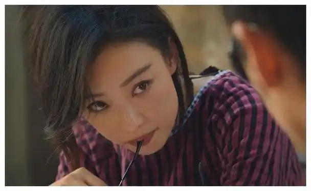 倪妮最后的"遮羞布"竟被一场"吃面"戏狠狠扯下