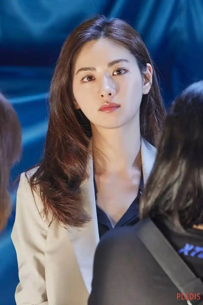 林珍娜nana上线表白,"世界第一美"的穿搭可以借鉴吗?