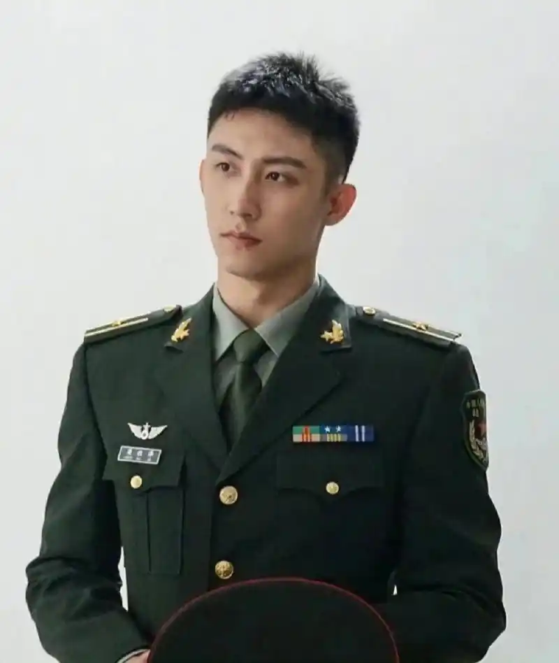 黄景瑜:从负面新闻中崛起,成为备受欢迎的演员!