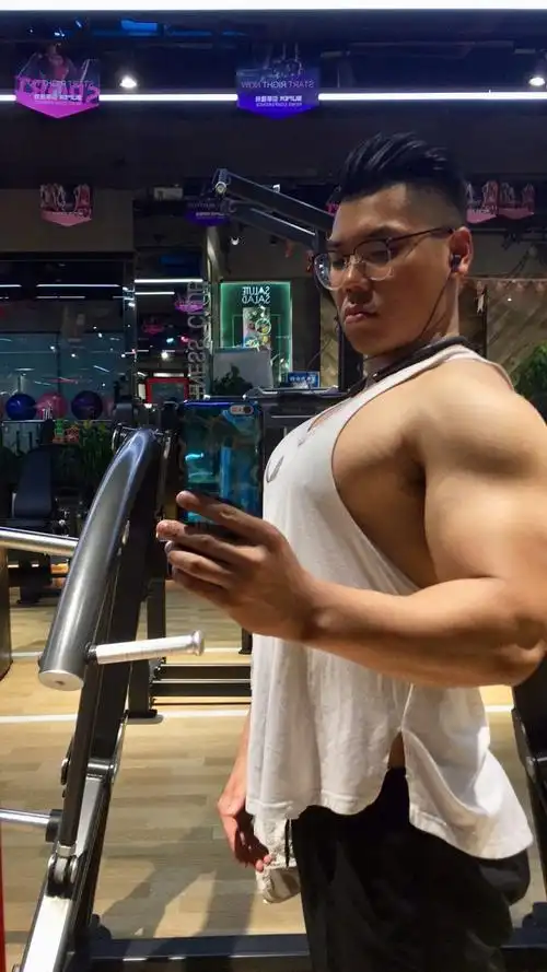 男生胸肌大,很难找女朋友么?