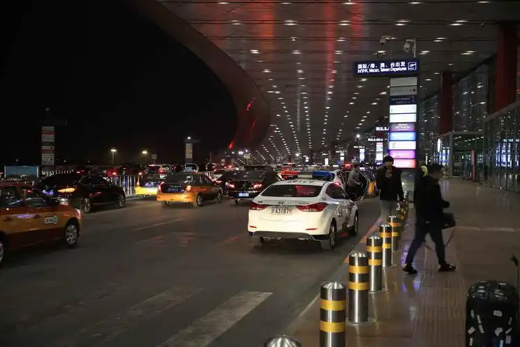 探访首都机场春运繁忙的早高峰