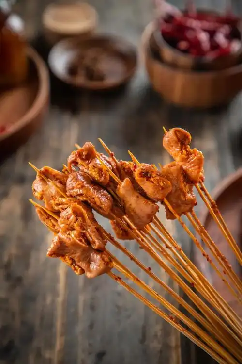 = ③ 肥肠串=吃串串怎么能少得了小郡肝,紧致饱满,吃起来更是滑溜爽脆