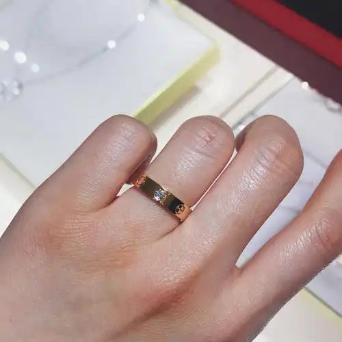 cartier/卡地亚 love戒指18k玫瑰金 经典款 镶钻男女情侣对戒婚戒