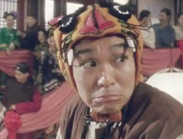 周星驰喜剧电影《逃学威龙》.给我们留下了深刻的印象.