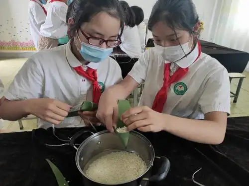 包粽子体验活动 写美篇       通过本次活动的开展,让这群留守儿童们