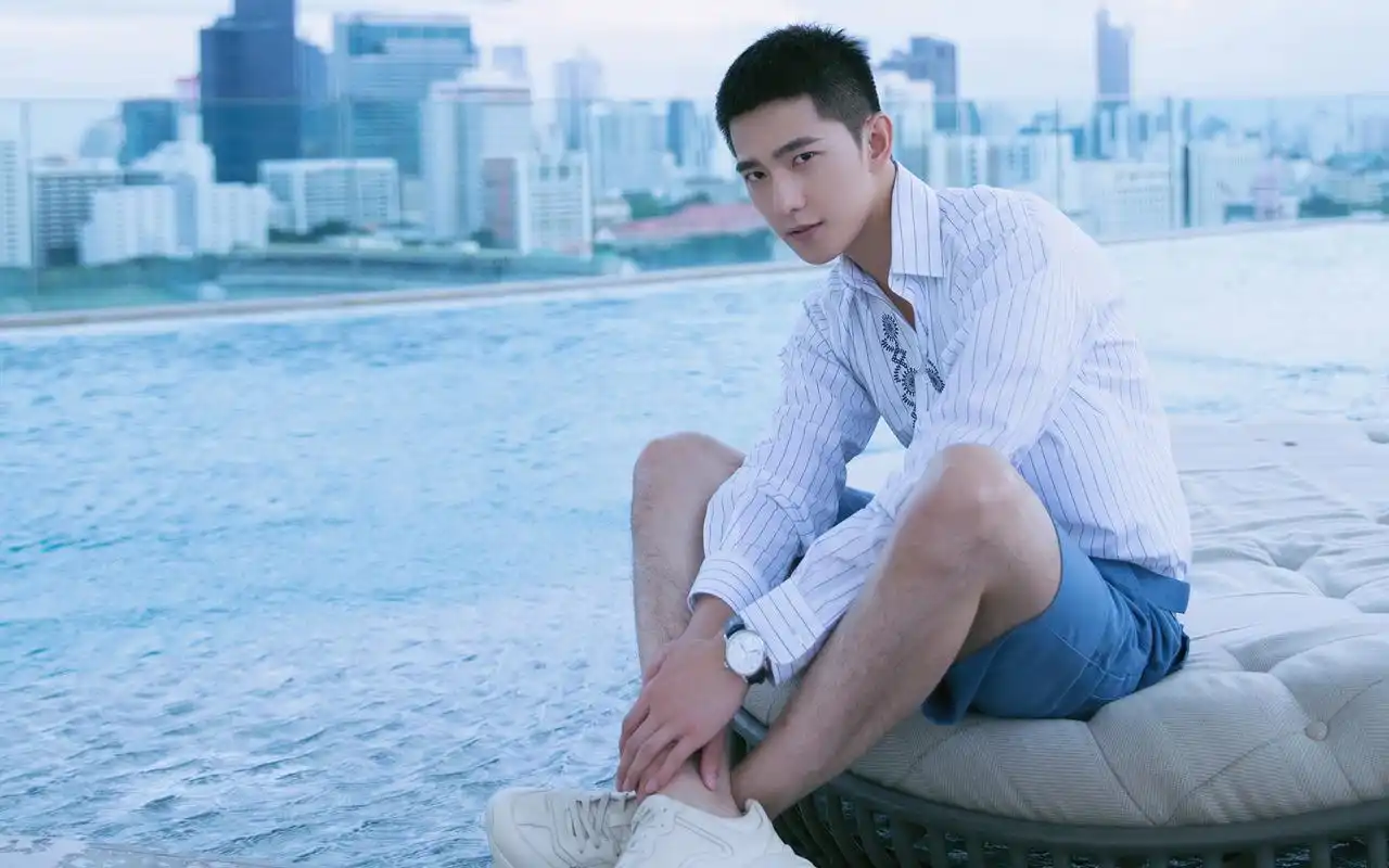 杨洋清爽帅气写真桌面壁纸