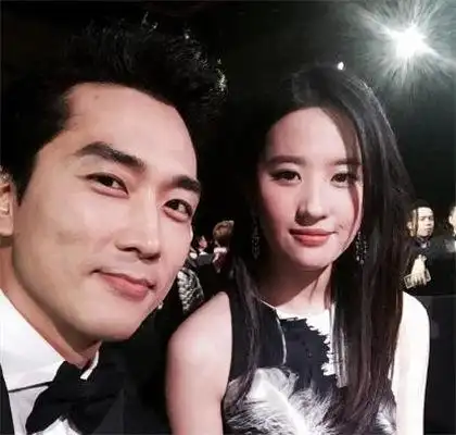 【图】宋承宪刘亦菲在一起了吗? 甜蜜合影超般配令人羡慕