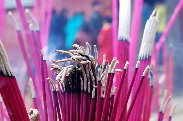 新年祈福烧高香