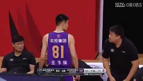 太过了!王子瑞假摔被吹,助教将他骂成"孙子",怒目而视险动手