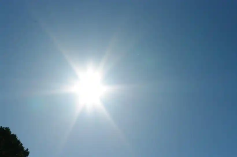 耀眼的太阳光图片第6张