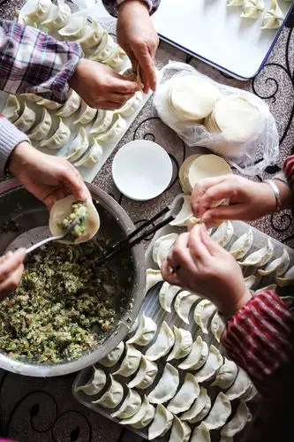 周六难得全家人到齐,又是包饺子-翡翠玲珑