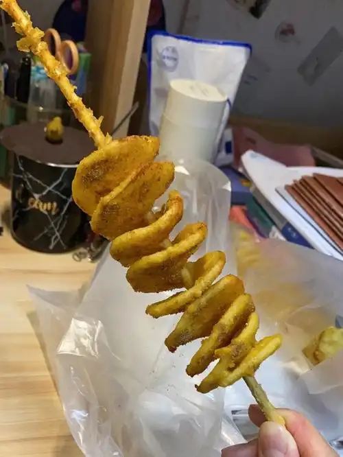 在华商不会还有人不知道这个土豆串吧