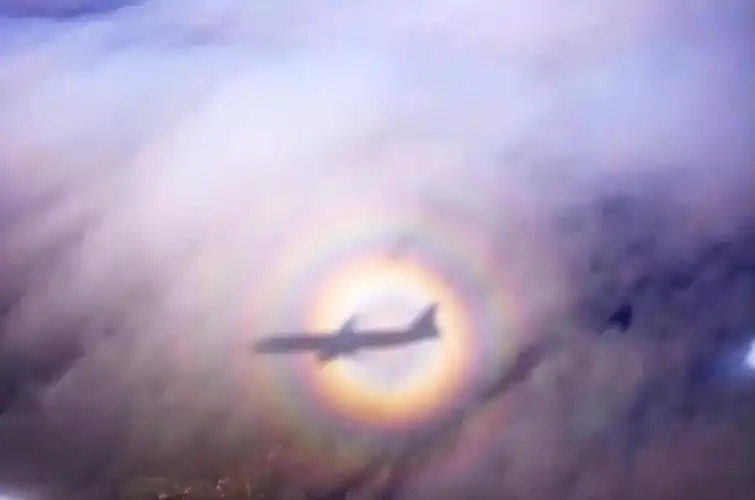 神秘佛光与坠机相关?