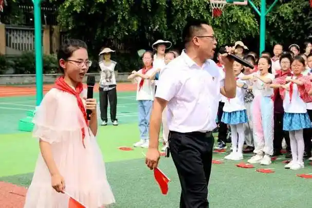 大江小学欢庆六一童心共逐中国梦朵朵浪花向未来