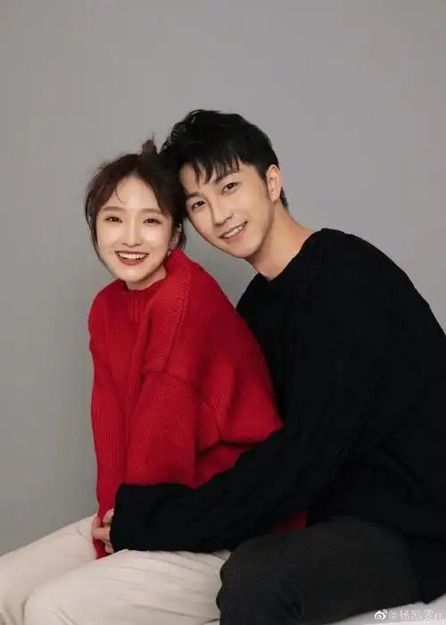 怦然心动20岁恋综第一吻##牙牙辉辉海边拥吻