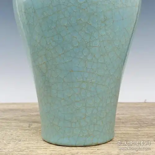 宋回流瓷汝窑冰片梅瓶    高27.5厘米直径16厘米