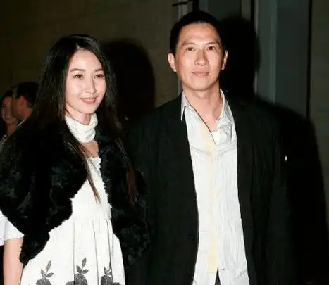 张家辉受访自曝超爱关咏荷,梦到老婆提离婚,醒来流泪挽留_妻子_访谈