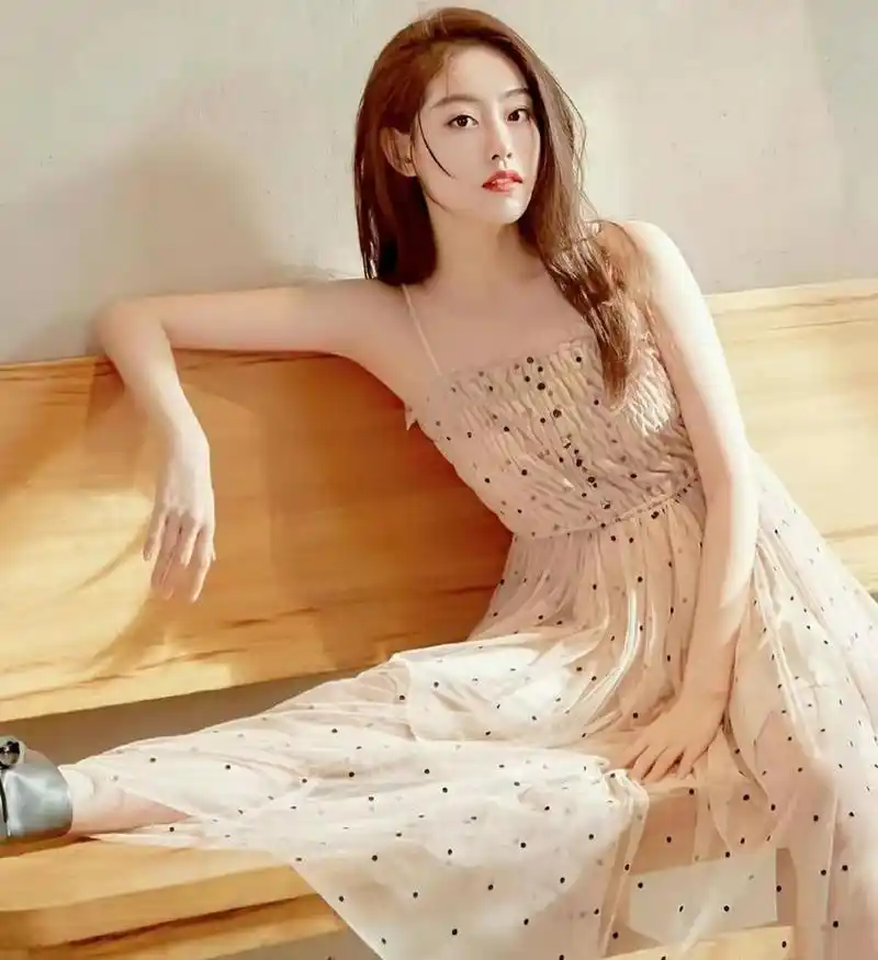 祝绪丹斑点透视连衣裙性感写真