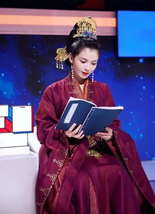 不过,我还是觉得综艺里的刘涛更亲切,毕竟,那才是人最真实的状态.