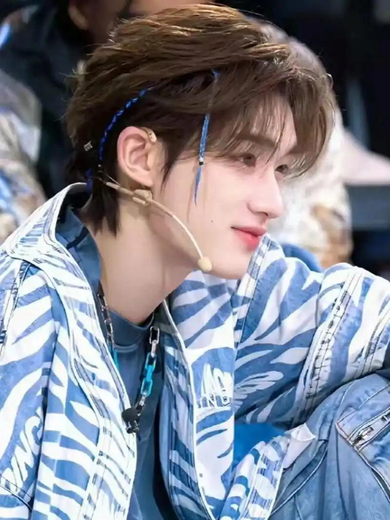 挑战发100组内娱明星绝美照片之丁程鑫