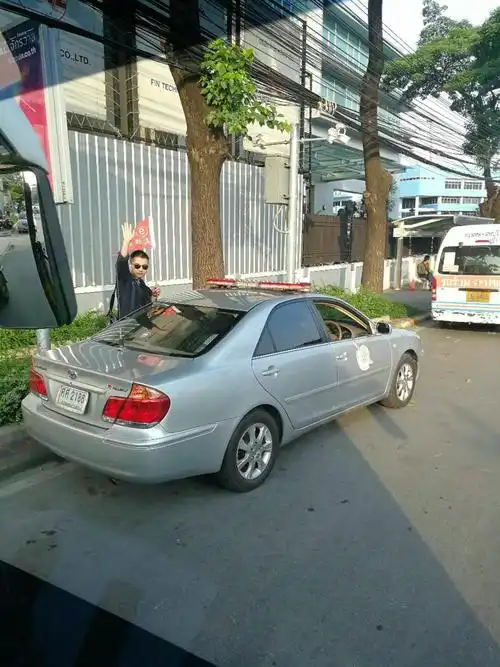 泰国警车为我们开路
