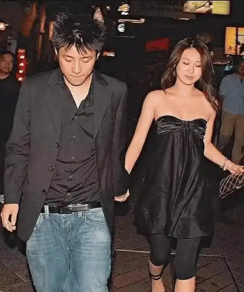 霍启刚三兄弟画风大不同