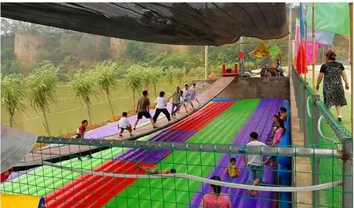 网红桥抖音摇摆桥户外景区摇摇桥大型设备定制充气气垫吊桥趣桥