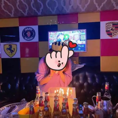 舍友过生日 特意去ktv准备了惊喜