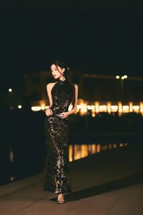 娜扎黑色新中式##娜扎在米兰穿国风旗袍