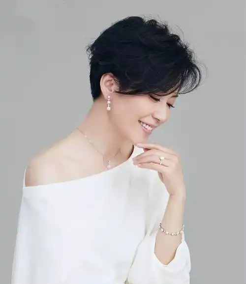 被剪短发的俞飞鸿撩到!