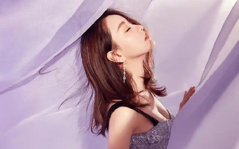 电脑壁纸 明星 大陆明星 杨蓉温婉动人时尚写真