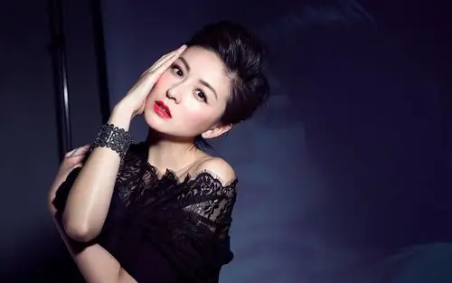 戴娇倩红唇诱惑写真高清桌面壁纸