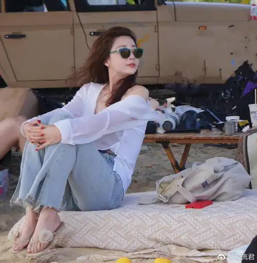 殷桃泳装照太性感,徐百慧私服太时尚,《人世间》不愧是你