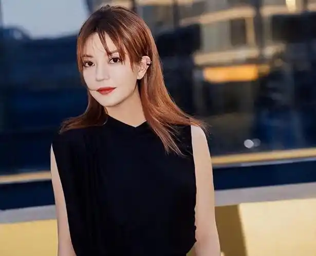 然而2021年8月,赵薇再次引发争议.