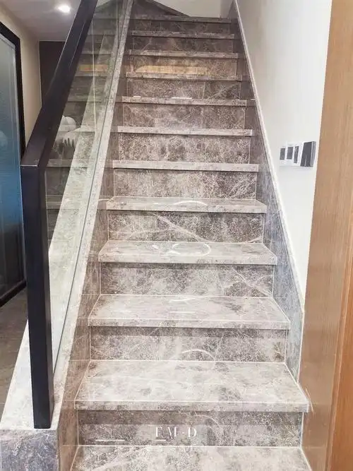 大理石楼梯踏步灯带效果(大理石楼梯灯带效果图)