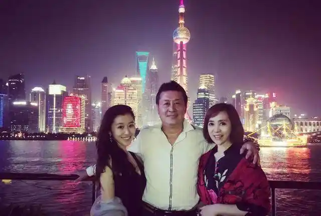 从小被指婚给张默的她现在是演员导演比张默有有出息多了